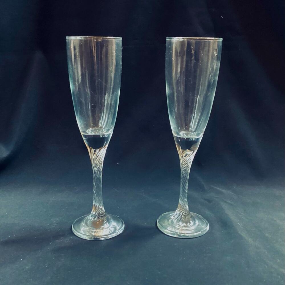 Set of 2 Twisted Stem Champagne Glasses
